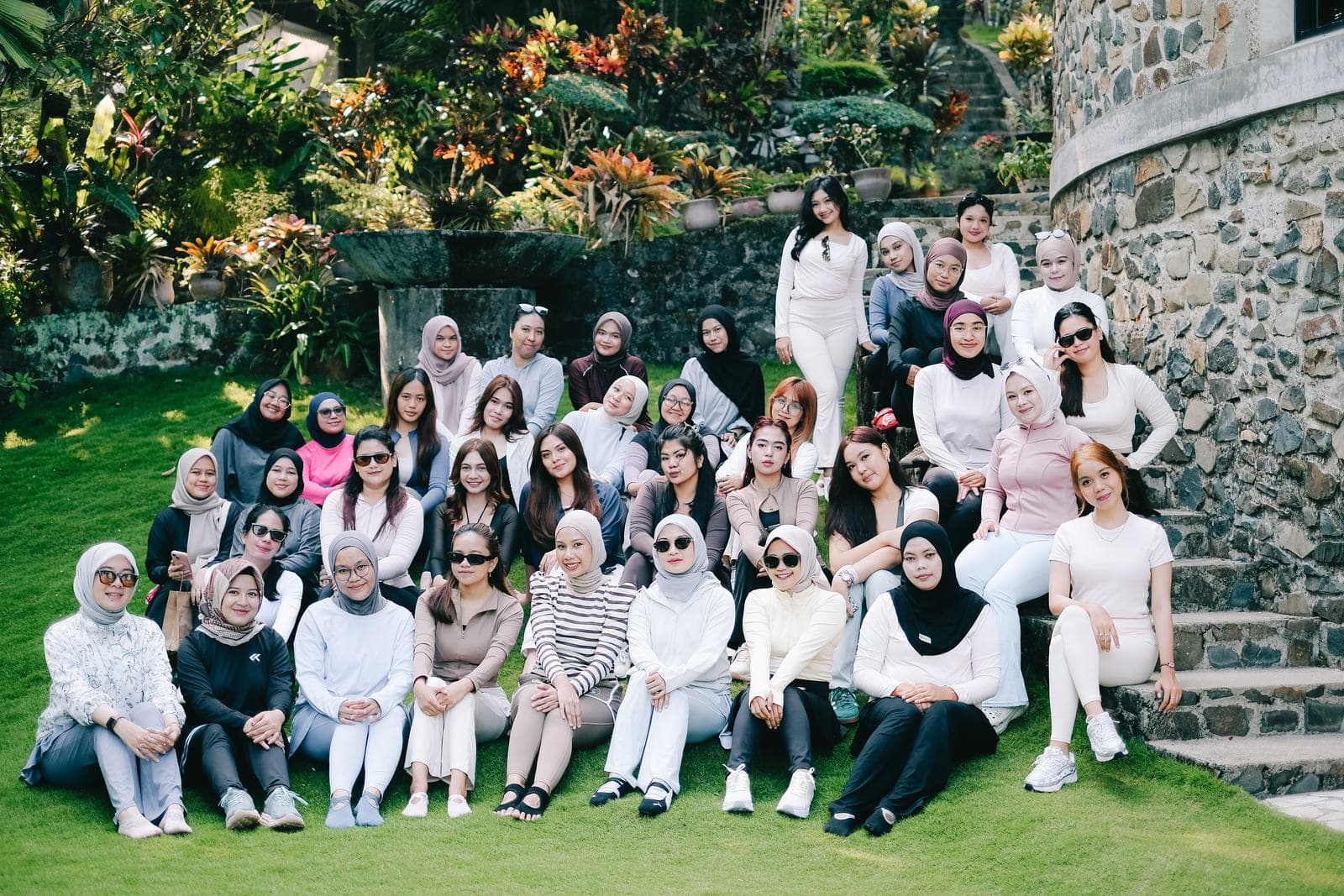 Foto bersama komunitas Solara di taman